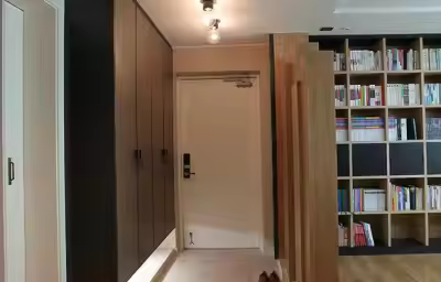单身公寓墙面改造书架