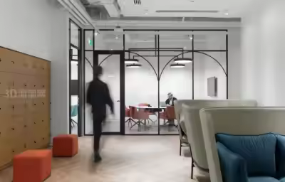 穿越歷史的翻新藝術(shù)：莫斯科空間1辦公室設(shè)計(jì)案例