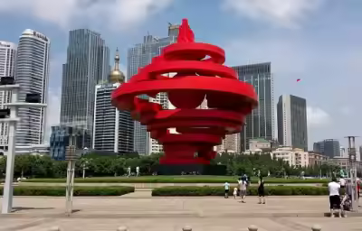 如何运用城市雕塑为公共空间增添艺术魅力？